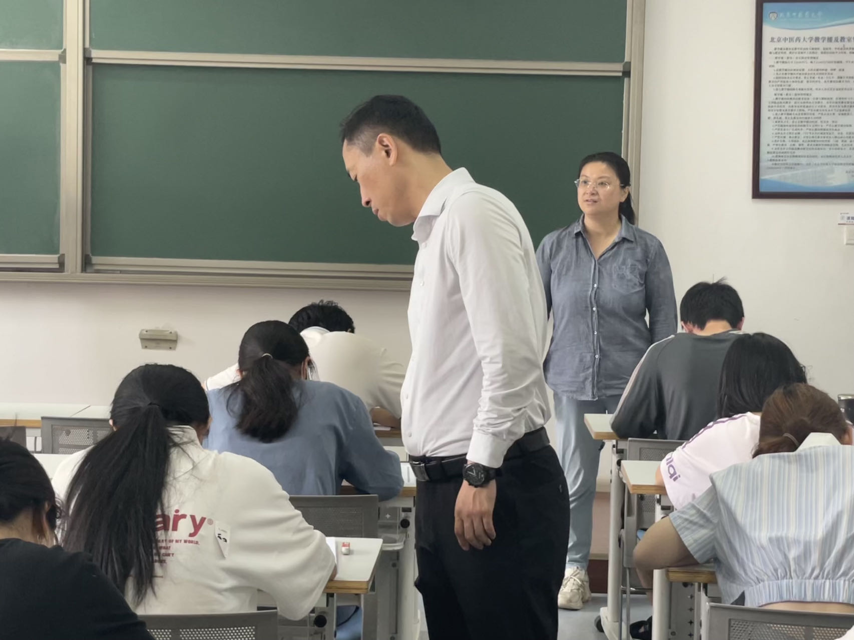 beat365官方网站开展2023年春季学期期末考试巡查工作1.jpg